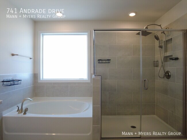 Building Photo - 741 Andrade Dr