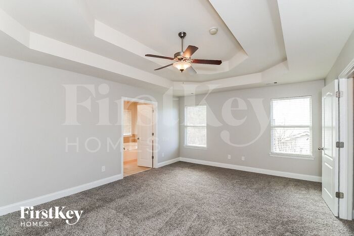 Building Photo - 6256 Cove Creek Dr