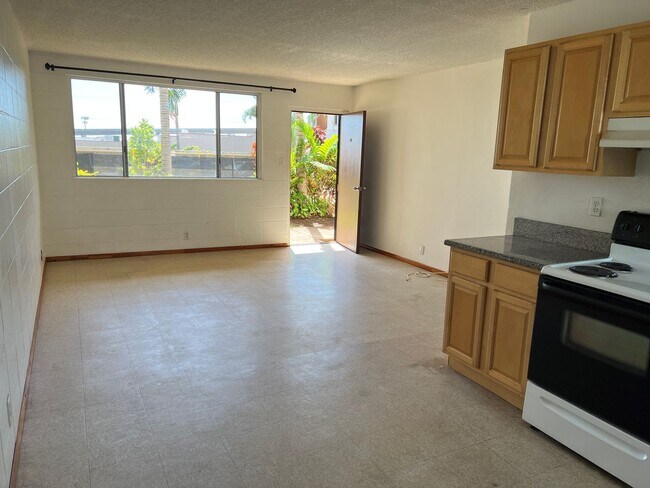 Building Photo - 2 Bedroom / 1 Bath at the Leolua Gardens