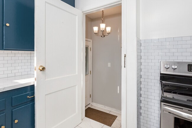 Building Photo - 9238 Artesian St
