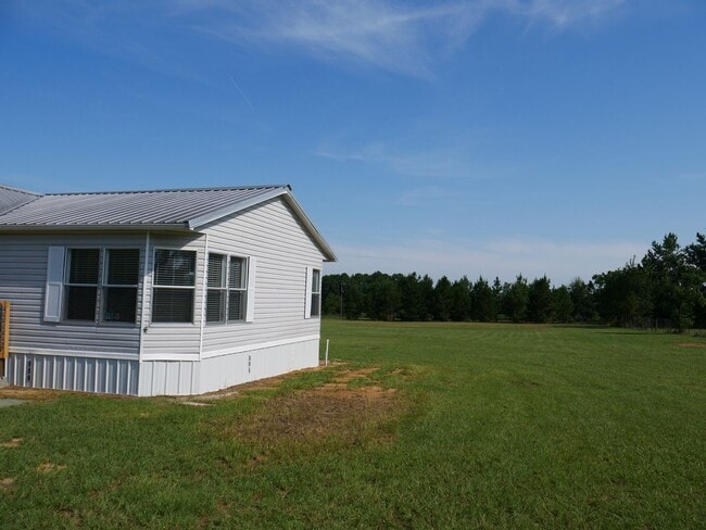 Building Photo - Adorable mobile home in Quitman