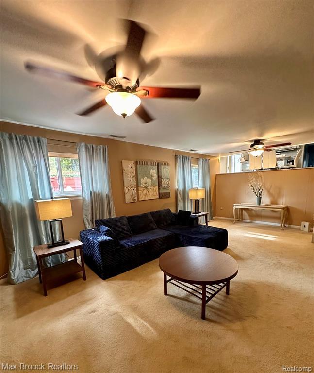 Building Photo - 6942 Leslee Crest Dr