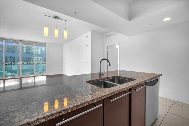 Building Photo - 951 Brickell Ave