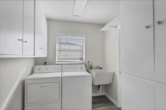 Building Photo - 213 Giotto Dr