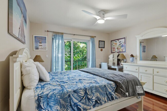 Building Photo - 1172 Hillsboro Mile