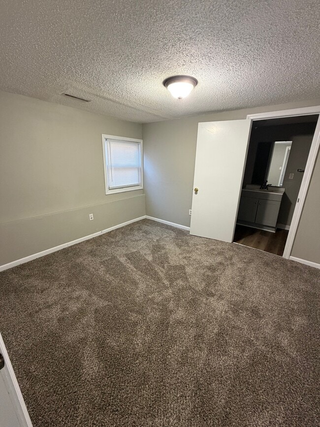 Building Photo - 1428 Grandview Dr