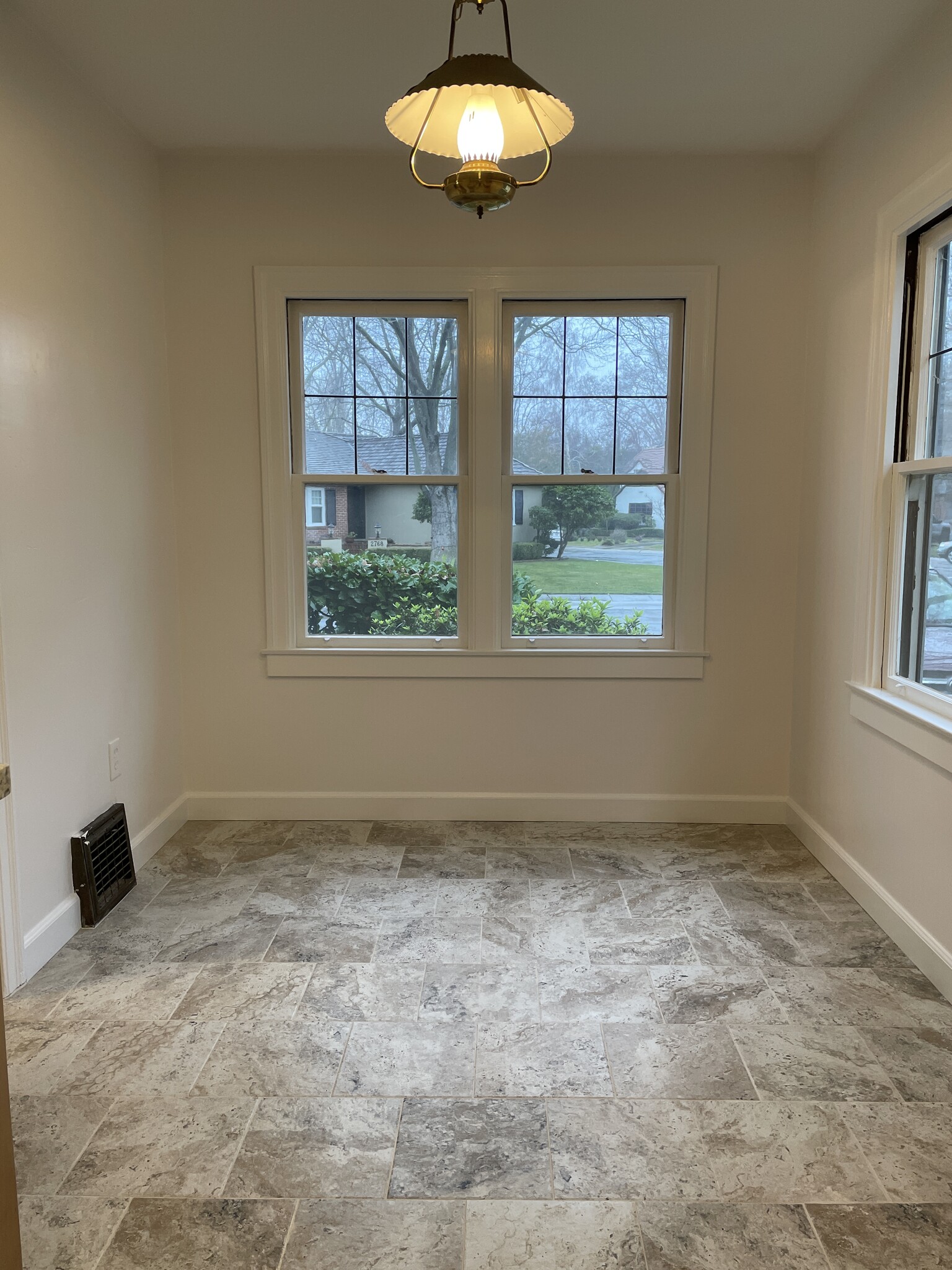 Dining nook near kitchen - 2771 14th St