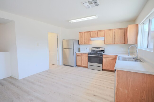 Building Photo - AVAILABLE NOW!! Tucson Mountain Village 3 ...