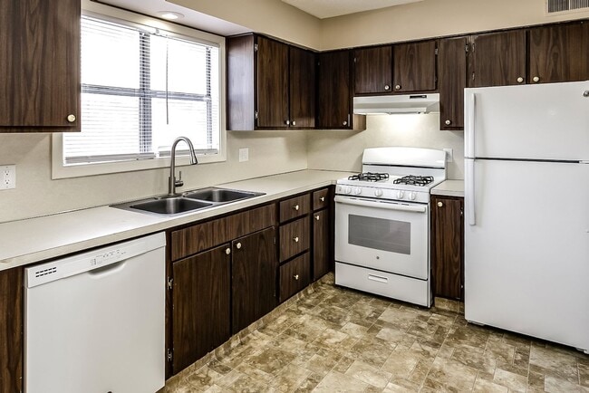 Building Photo - Spacious 2-Bedroom Apartment in Bellevue!