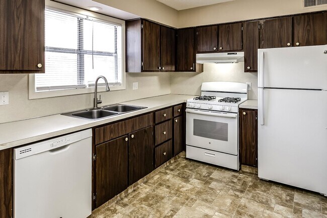 Building Photo - Top Floor 2-Bedroom Apartment in Bellevue!