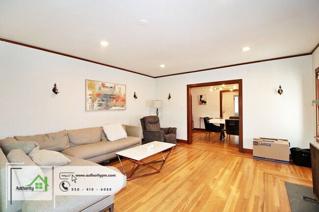 Building Photo - 1365 Chestnut St