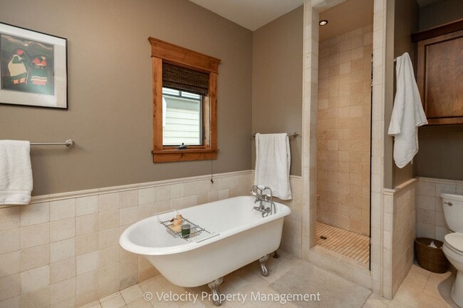 Building Photo - Beautiful Westside Craftsman | Prime Bend Location