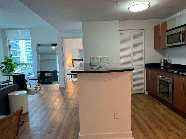 Building Photo - 300 S Biscayne Blvd