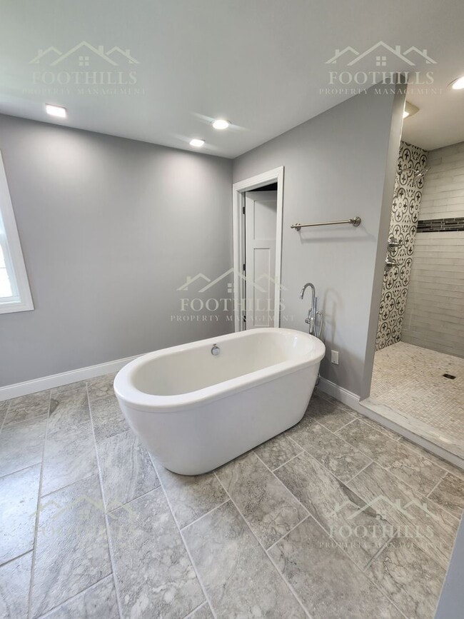 Building Photo - 128 Hudgins Lake Rd