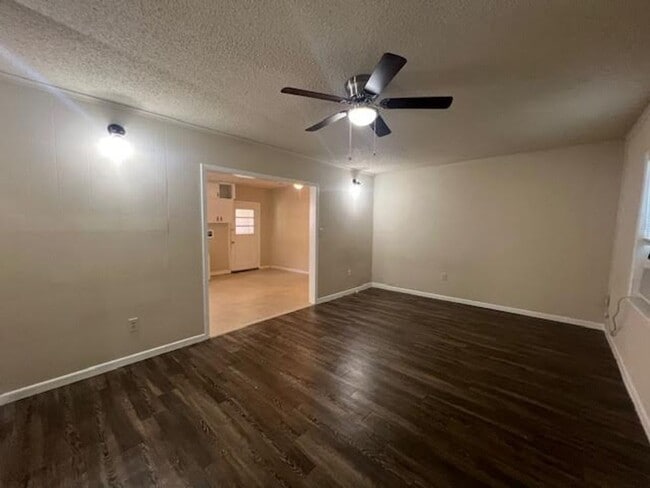 Building Photo - 305 E Stegall Dr