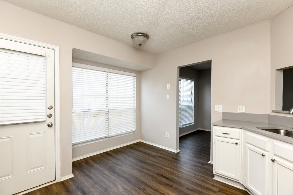 Building Photo - 2500 Creekwood Ln