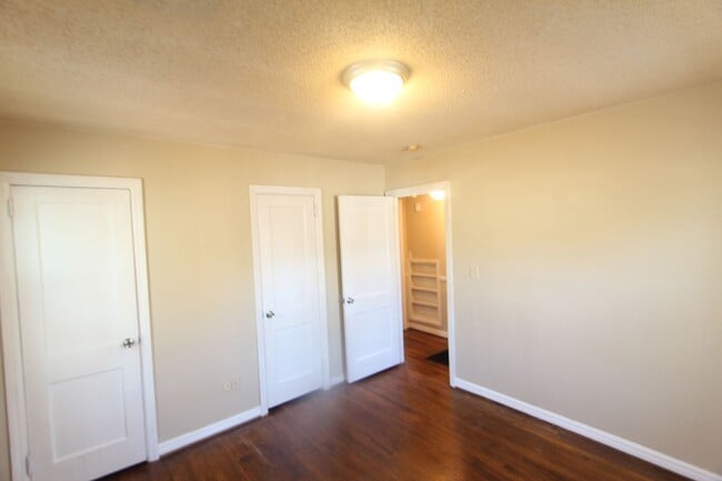 Building Photo - 3 Bedroom, 1 Bath! New on the Market!!  Co...