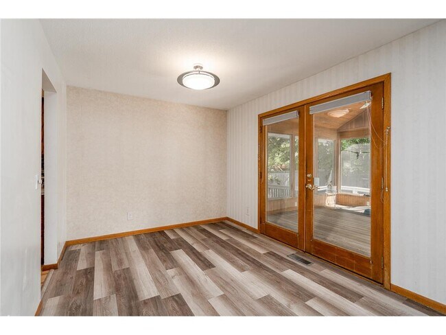 Building Photo - 3620 Saratoga Ln N