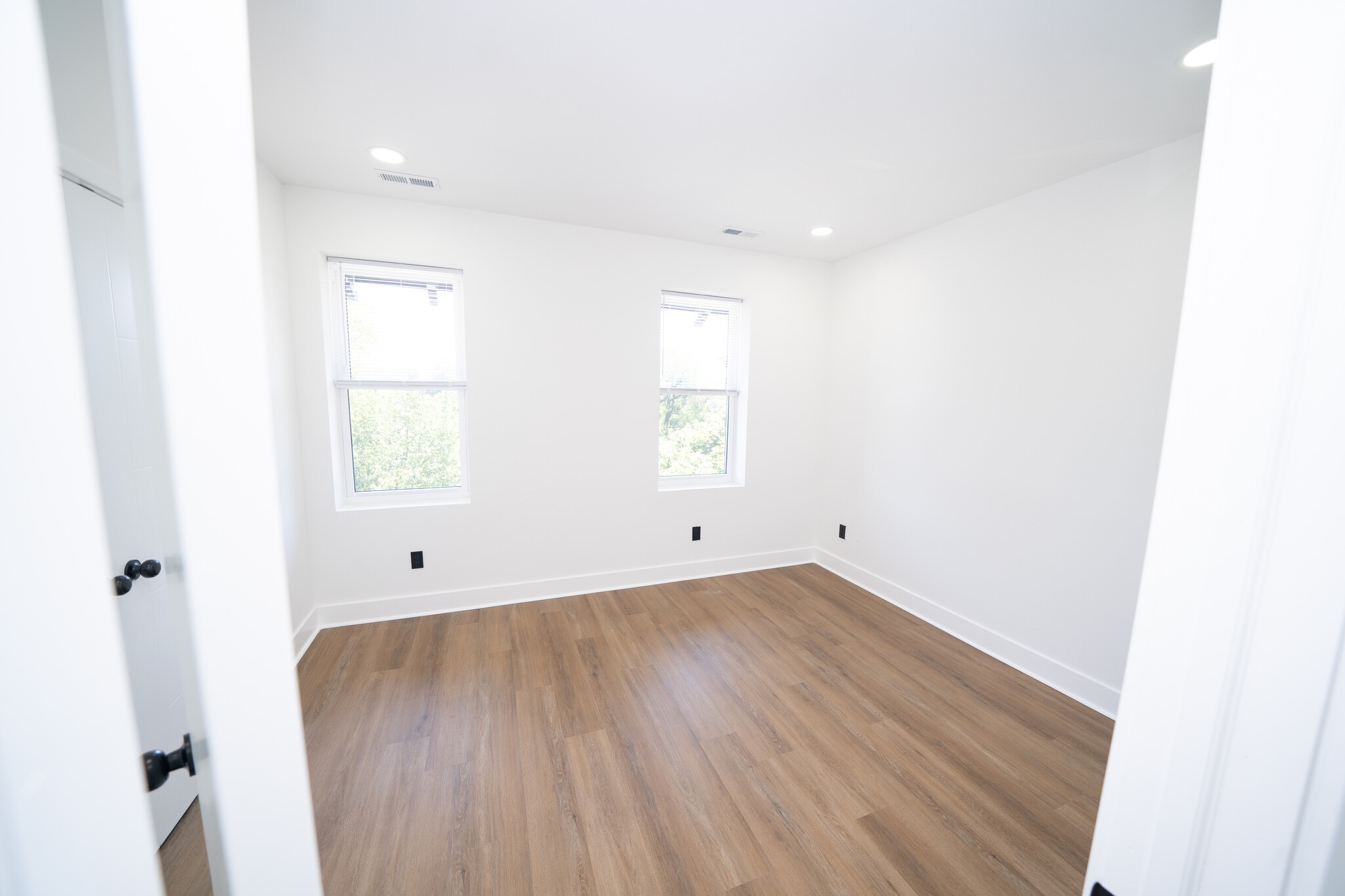 Building Photo - 4927 Catharine St