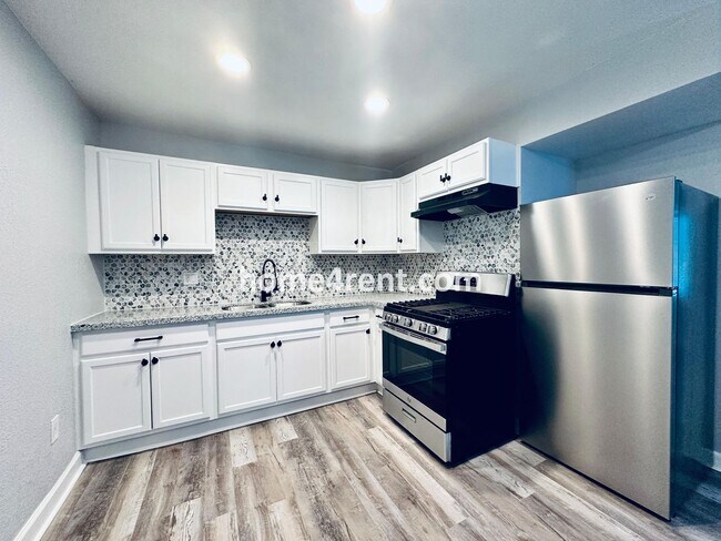 Building Photo - Lovely Three Bedroom Home in KCMO and an Updated Kitchen  w/ Granite and SS Appliances, including...