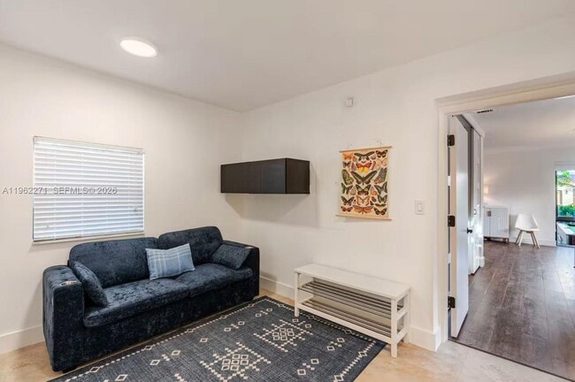 Building Photo - 636 Hibiscus Dr