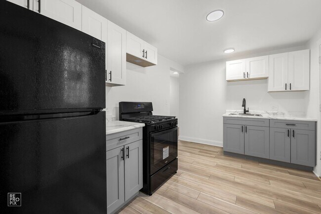 Building Photo - 7655 S May St