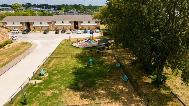 Building Photo - 253 White Oak Rd
