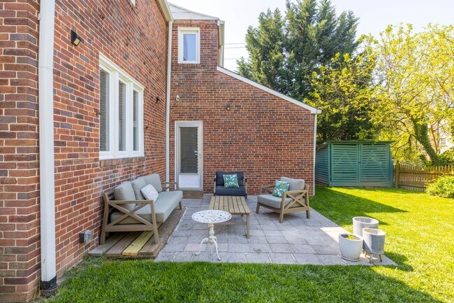 Building Photo - Luxurious Brick Colonial in Prestigious Gu...