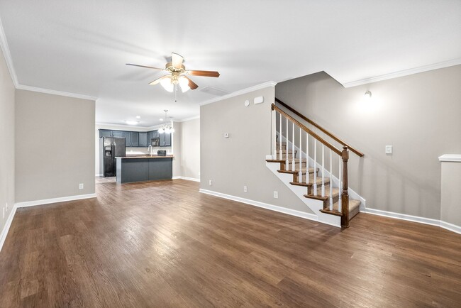 Building Photo - Updated Townhome near Tennova Hospital