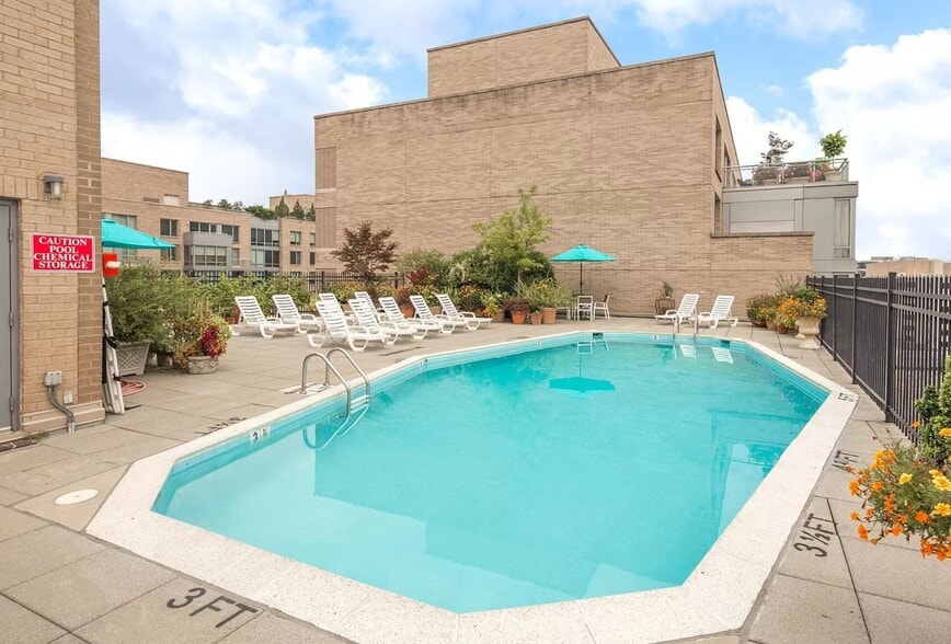 Rooftop Pool - 2201 L St NW