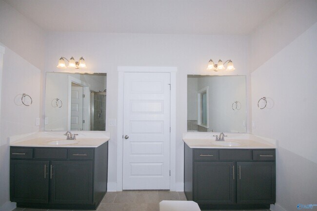Building Photo - 28 Silky Oak Cir SW
