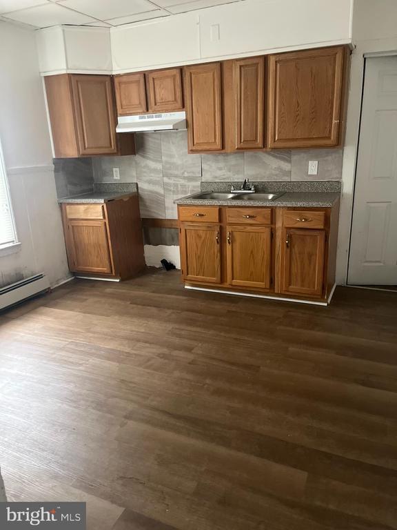 Building Photo - 327 E Pine St.