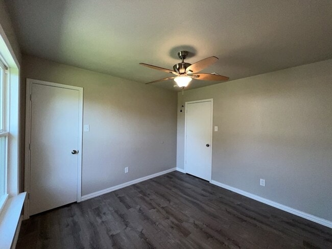 Building Photo - 5728 Shady Springs Trail