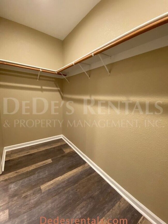 Building Photo - 2038 Stonefield Ln