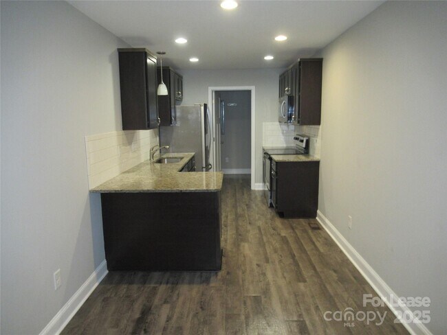 Building Photo - 604 Victory Grove Church Rd