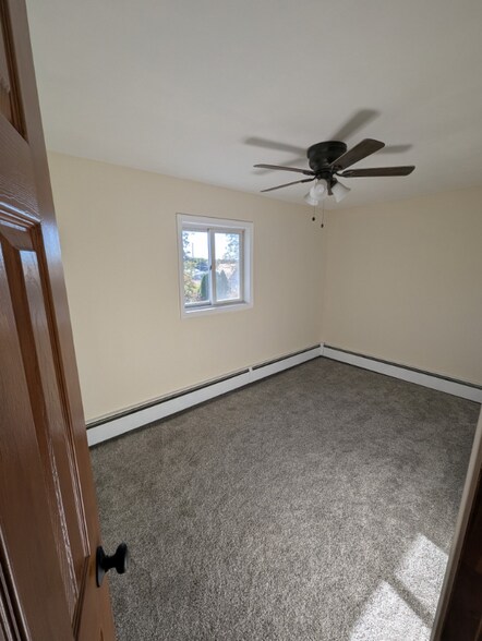 Building Photo - 228 N School St