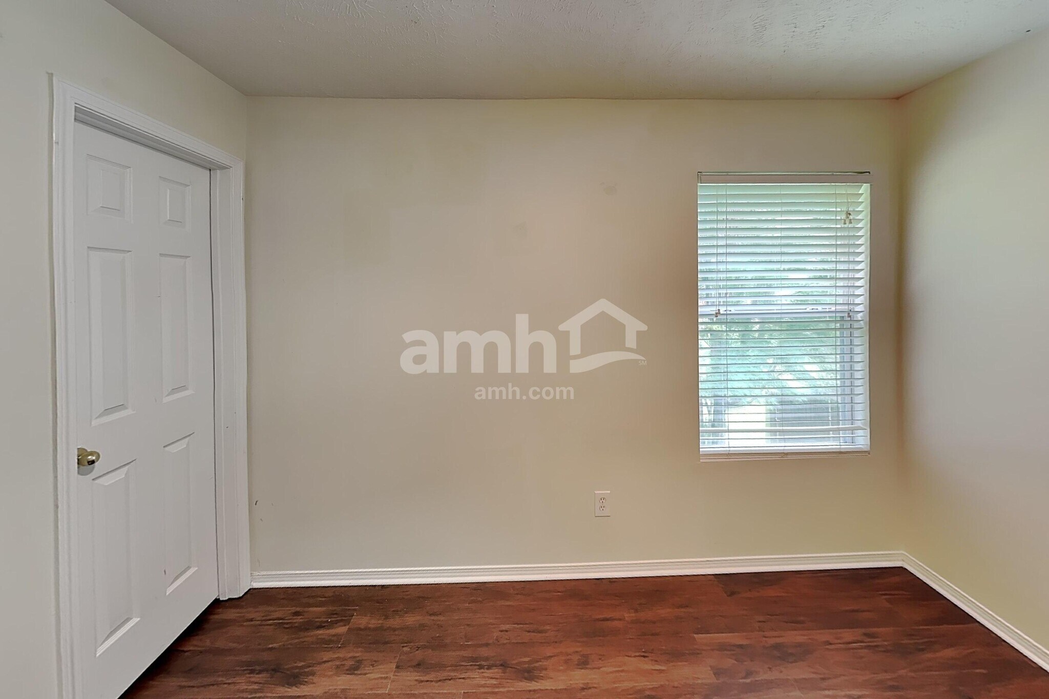 Building Photo - 2651 Sutherland Dr