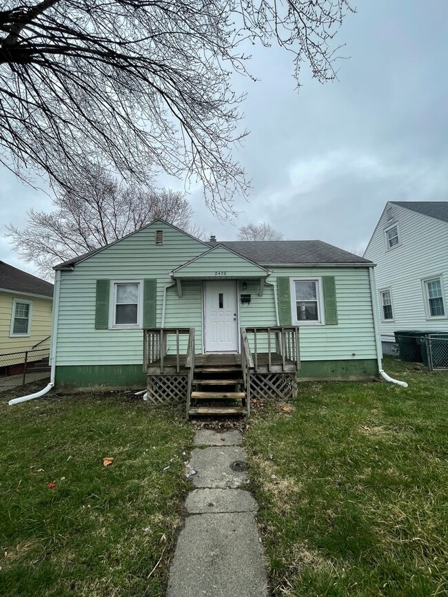 Primary Photo - Cute 2 Bedroom, 1 Bath Home