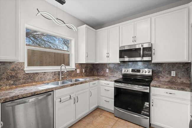 Building Photo - 7312 E Ben White Blvd