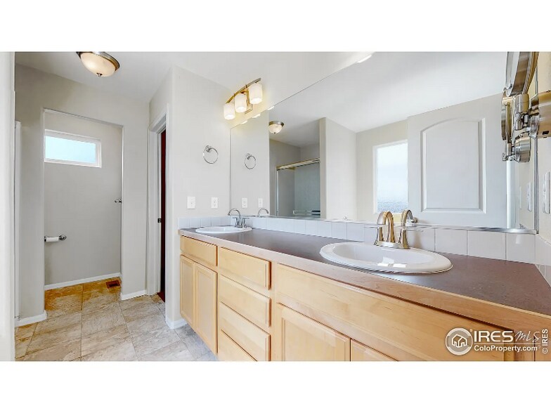 Building Photo - 2527 Sunbury Ln