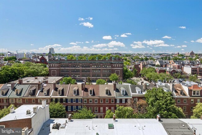 Building Photo - 604 S Washington Square