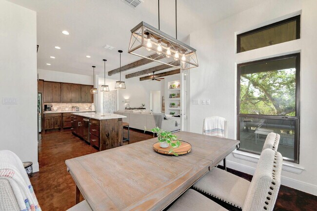 Building Photo - Spacious 4-Bed Oasis at this Canyon Lake Gem!