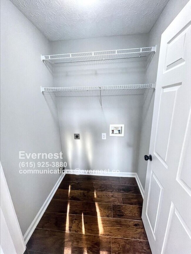 Building Photo - Adorable 3-Bedroom Home with Inviting Porc...