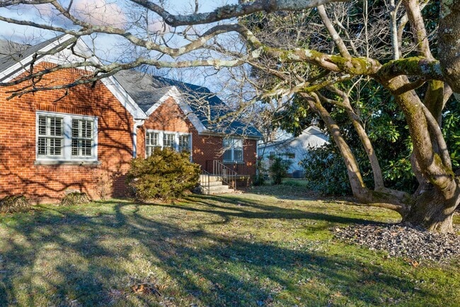 Building Photo - 1396 Munford Ave