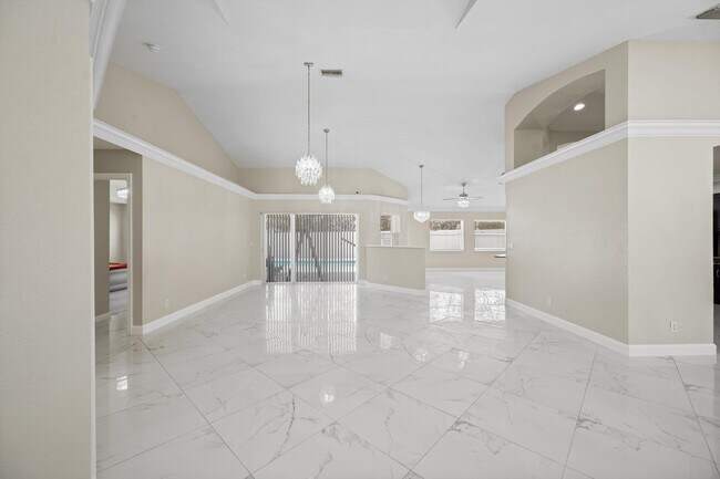 Building Photo - 5450 NW South Crisona Ct