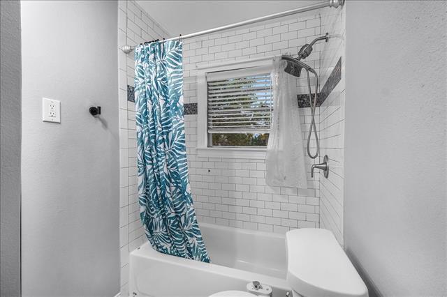 Building Photo - 301 Isbell Rd