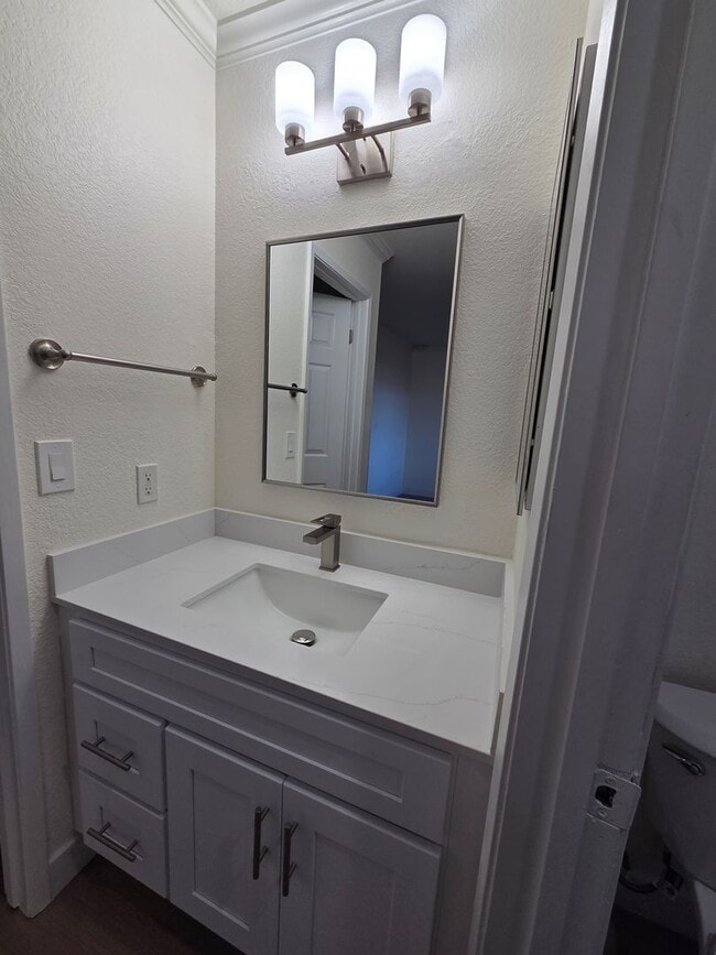 Building Photo - Large 2 Bedroom, 2 Bath Condo in San Ramon