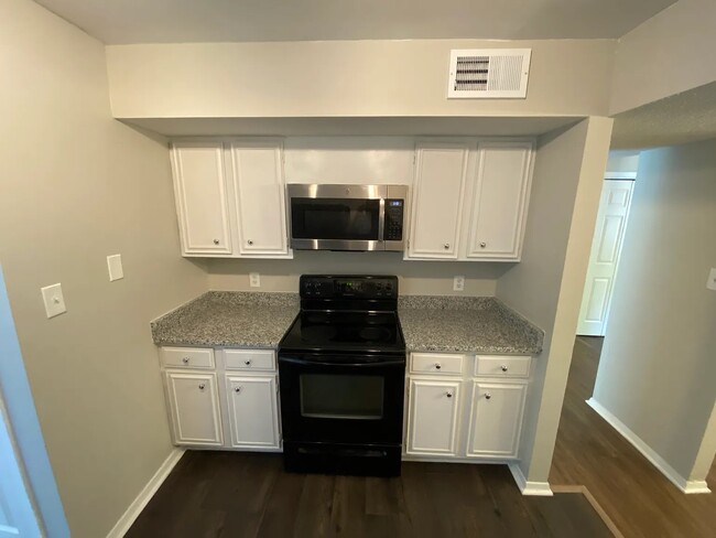 Building Photo - 128 Inglewood Way