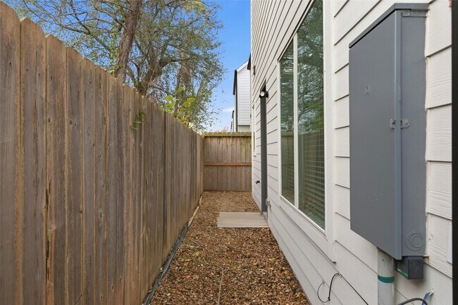 Building Photo - 4605 Lavatera St