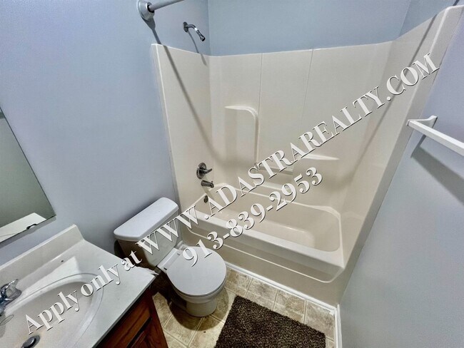 Building Photo - Beautiful Gardner Townhome-Available in MAY!!